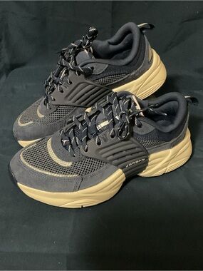 Jordan Trunners “Navy/Cream/Pink” 5 Youth / 6.5 Women’s New NO Box #121